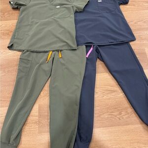 Women’s Medium Figs Scrubs 2 sets